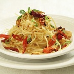 Špagety s česnekem a feferonkami 