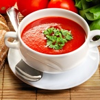 Polévka z rajčat a červené čočky