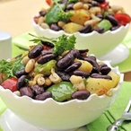 Barevný fazolový salát