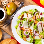 Salát s hruškami a gorgonzolou