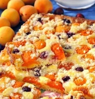 Jogurtový koláč s ovocem