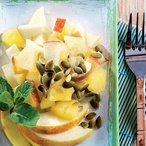 Salát z ananasu, jablek a semínek